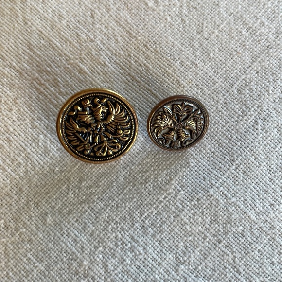 Lot of 6 antique/vintage brass buttons - Picture 10 of 13